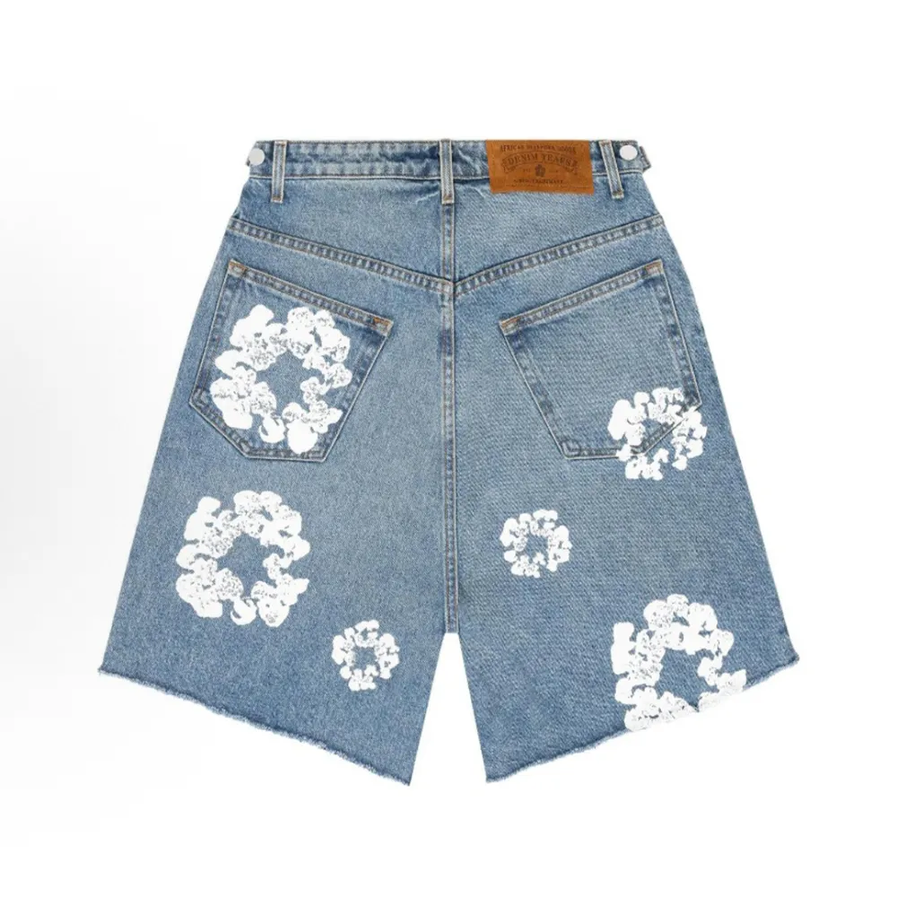 DNM TRS x Lev’s Cotton Wreath Jean Short Light Wash - Image 2