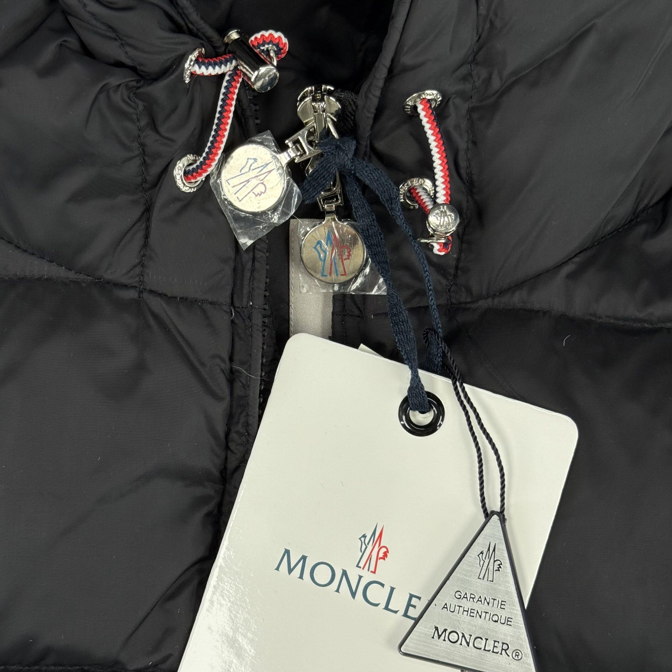 M Gilet Black Logo - Image 5