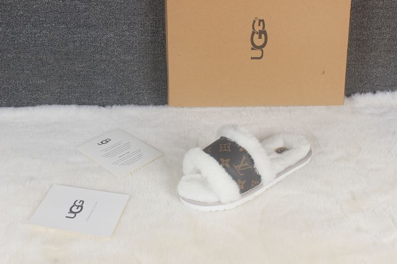 STIVALETTI IN SHEARLING - Image 32