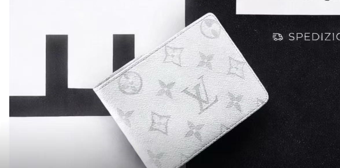 LV Wallet - Image 4