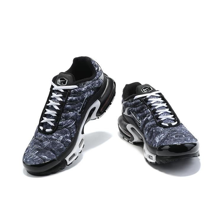 AIR MAX PLUS TN ‘DARK SMOKE GREY’ - Image 3