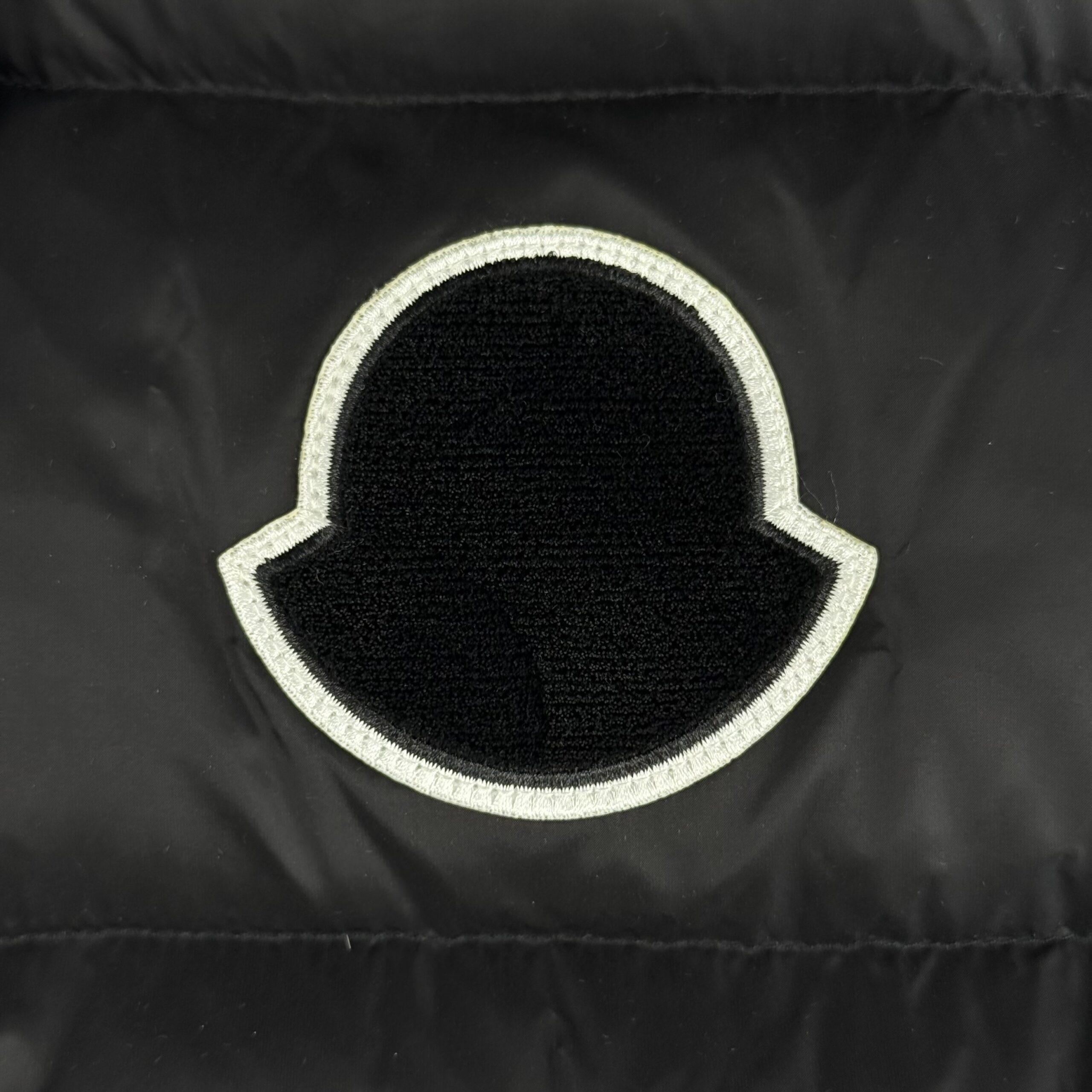 M Gilet Black Logo - Image 6
