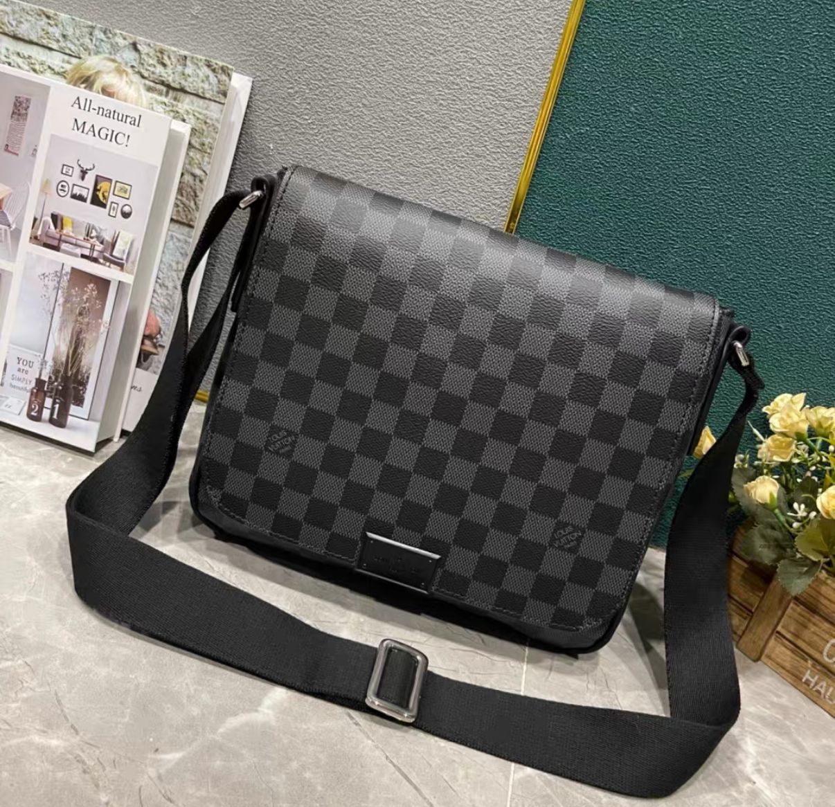 SHOULDER BAG